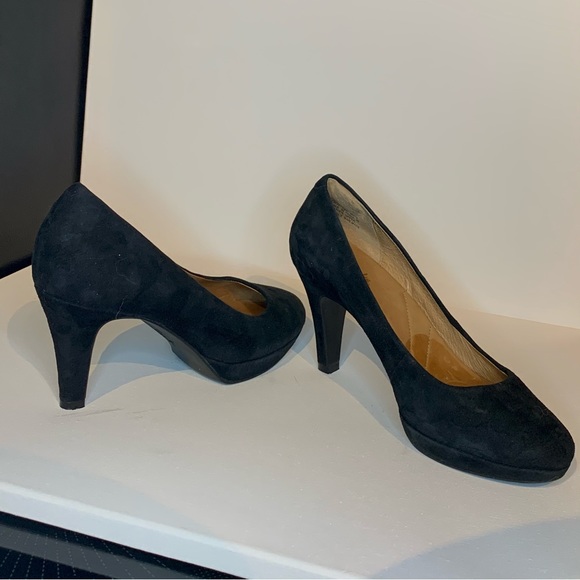 Clarks Shoes - Clarks  suede dress  pumps.
